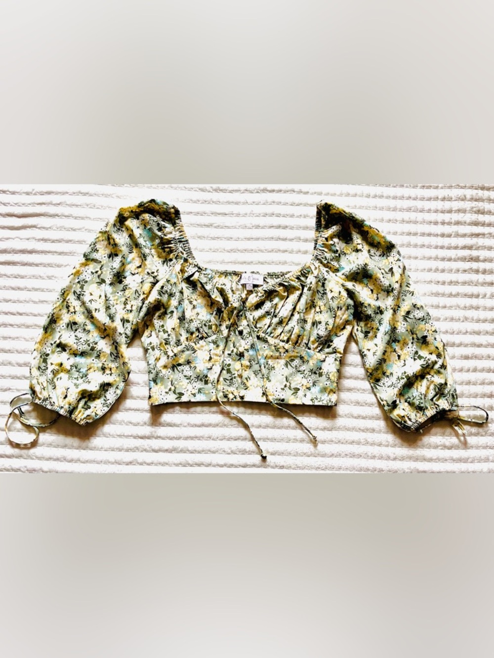 Love & Piece Floral Puff Sleeve Crop Top Cottagecore Tie Front Size M